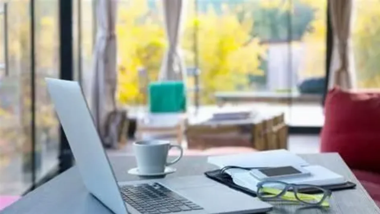 Εργασιακό νομοσχέδιο: Τι αλλάζει σε ωράριο και τηλεργασία