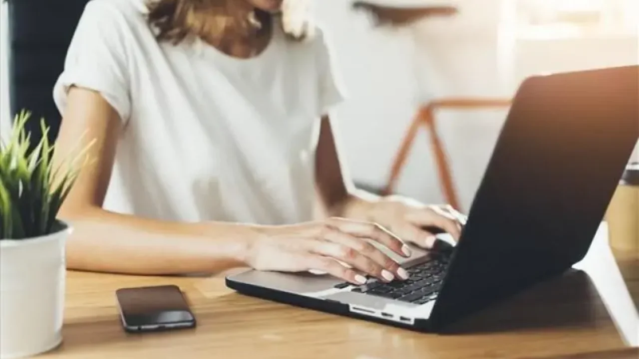 Τηλεργασία: Ο εργοδότης θα καθορίζει το ποσοστό των υπαλλήλων που θα εργάζονται με το συγκεκριμένο καθεστώς