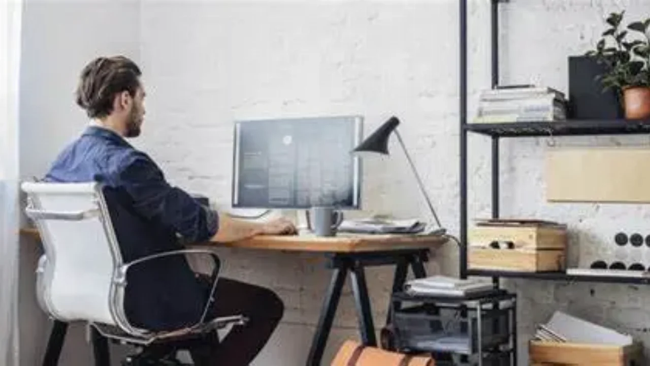 Τηλεργασία: Η απόφαση καθορισμού του ελάχιστου μηνιαίου κόστους