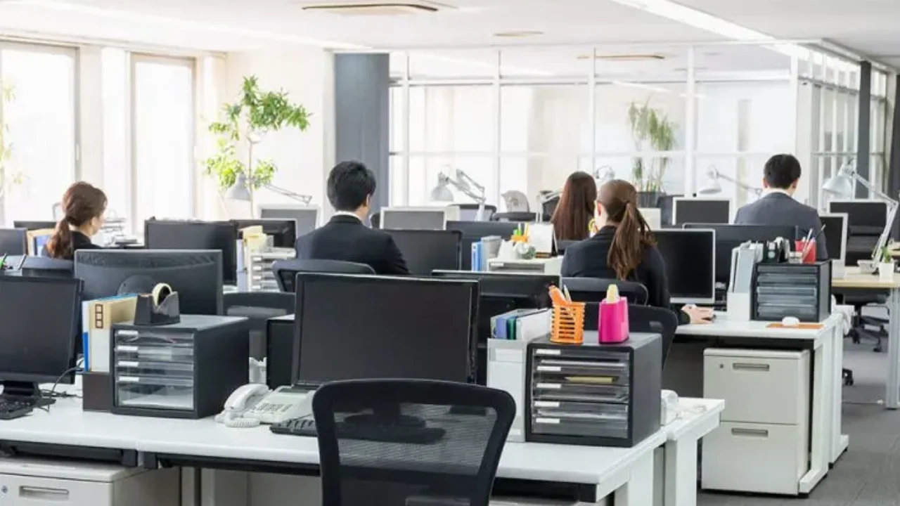 Έρευνα διαΝΕΟσις: Άσχημες οι εργασιακές συνθήκες στην Ελλάδα-  Το 60% θα έφευγε στο εξωτερικό