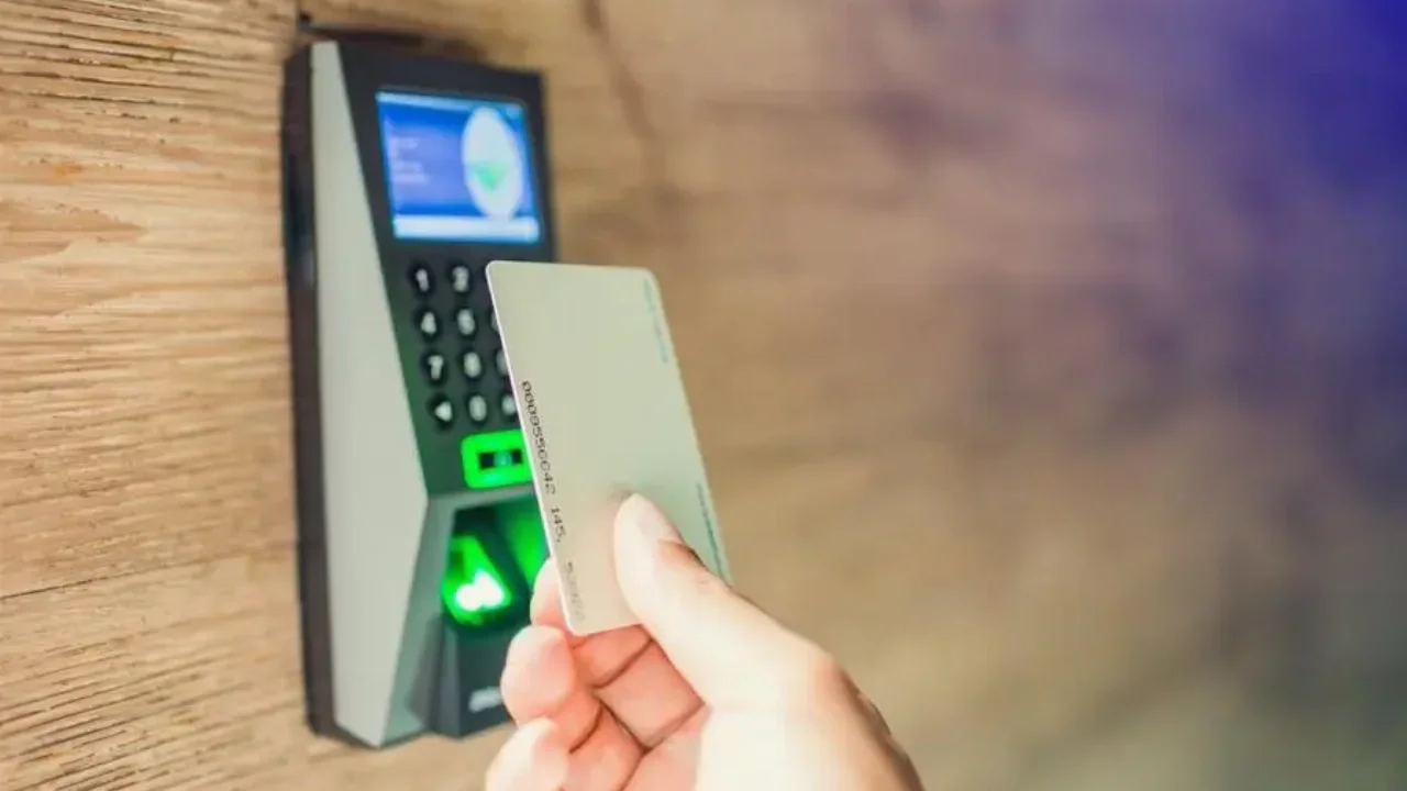 Ψηφιακή Κάρτα Εργασίας: Πρεμιέρα σήμερα σε τράπεζες και σούπερ μάρκετ