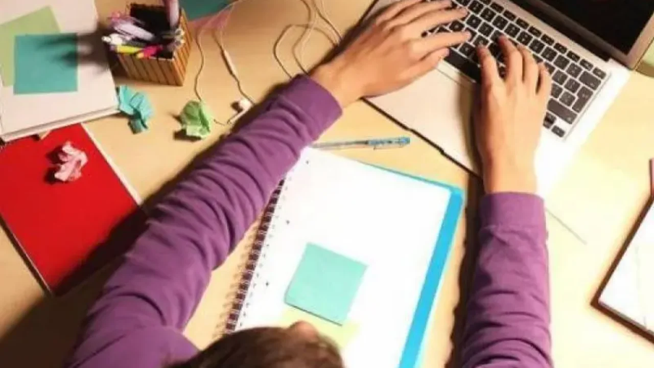 Σήμερα η προκαταβολή του voucher των 600 ευρώ