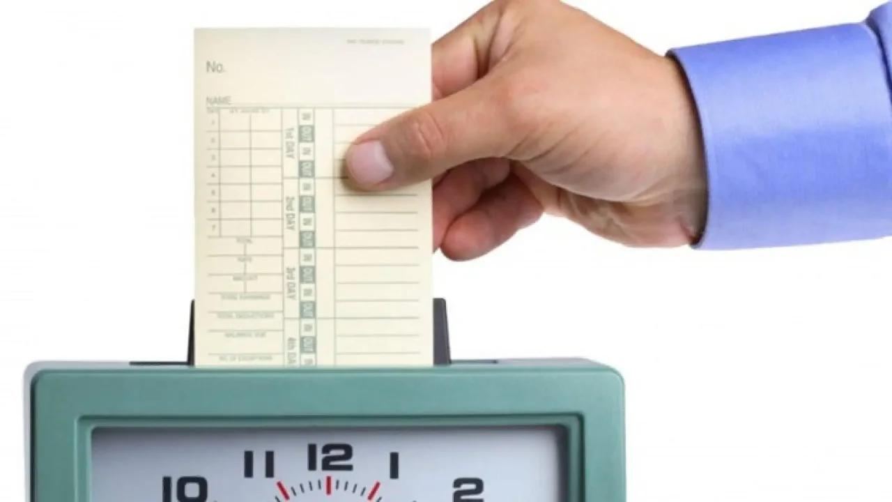 Έρχεται πλαφόν στις υπερωρίες και "ψηφιακό ωράριο"