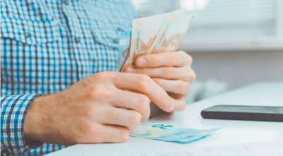 Εισφορά αλληλεγγύης: Καταργείται από το 2023 για δημόσιους υπάλληλους και συνταξιούχους