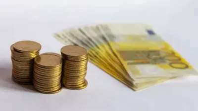 Έκτακτο βοήθημα: Τα σενάρια που εξετάζει η κυβέρνηση και ποιοι θα είναι οι δικαιούχοι